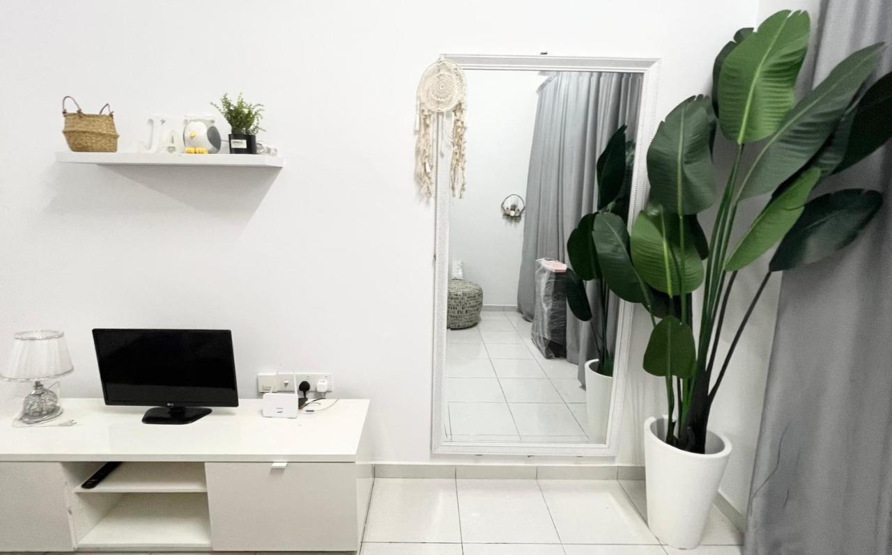 Homestay Near Plaza Tol Bandar Ainsdale Labu エクステリア 写真