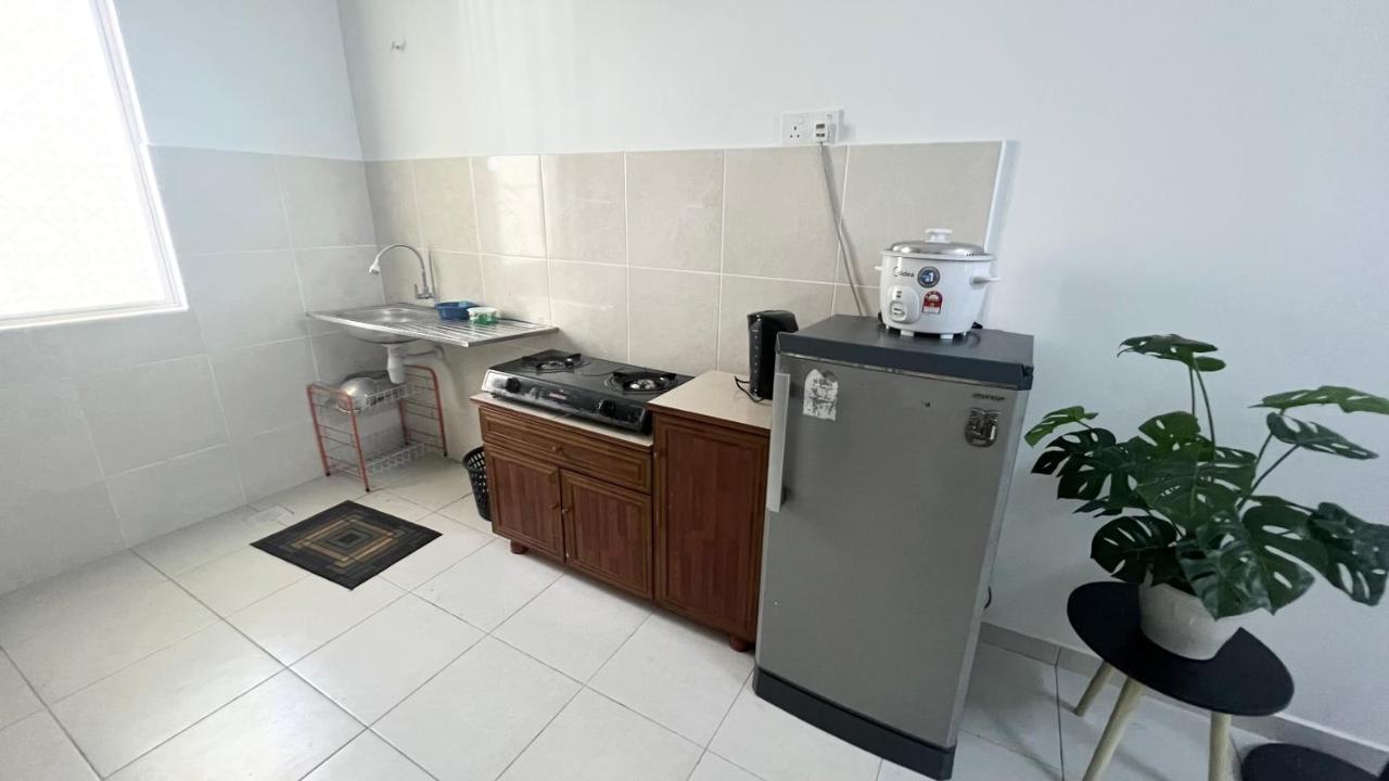 Homestay Near Plaza Tol Bandar Ainsdale Labu エクステリア 写真