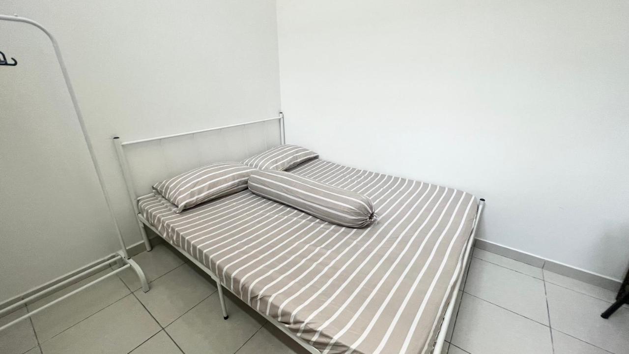 Homestay Near Plaza Tol Bandar Ainsdale Labu エクステリア 写真