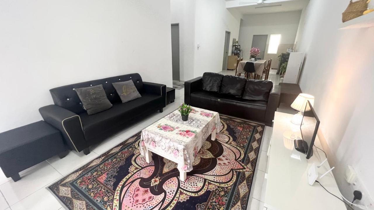 Homestay Near Plaza Tol Bandar Ainsdale Labu エクステリア 写真